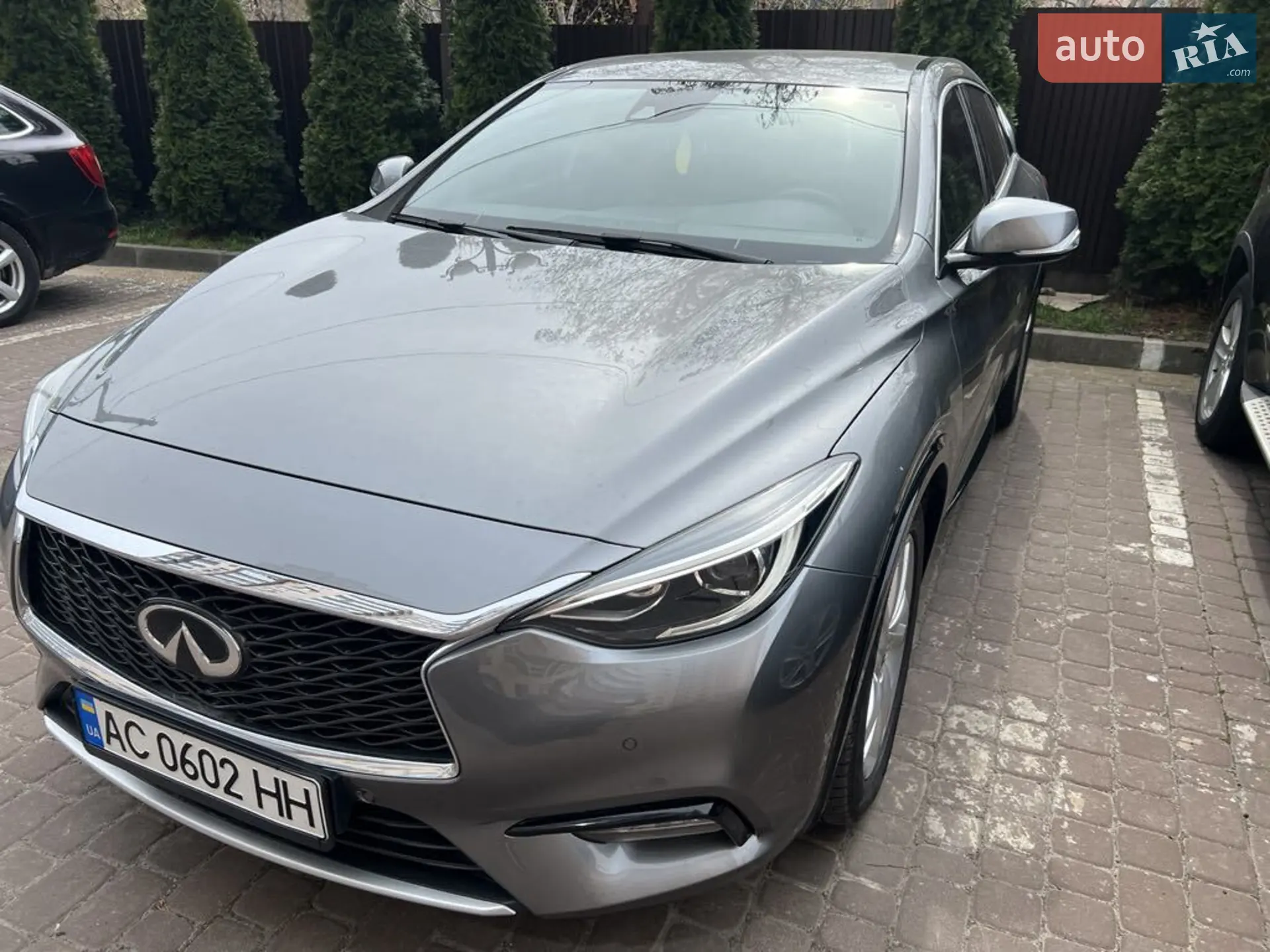 Infiniti Q30