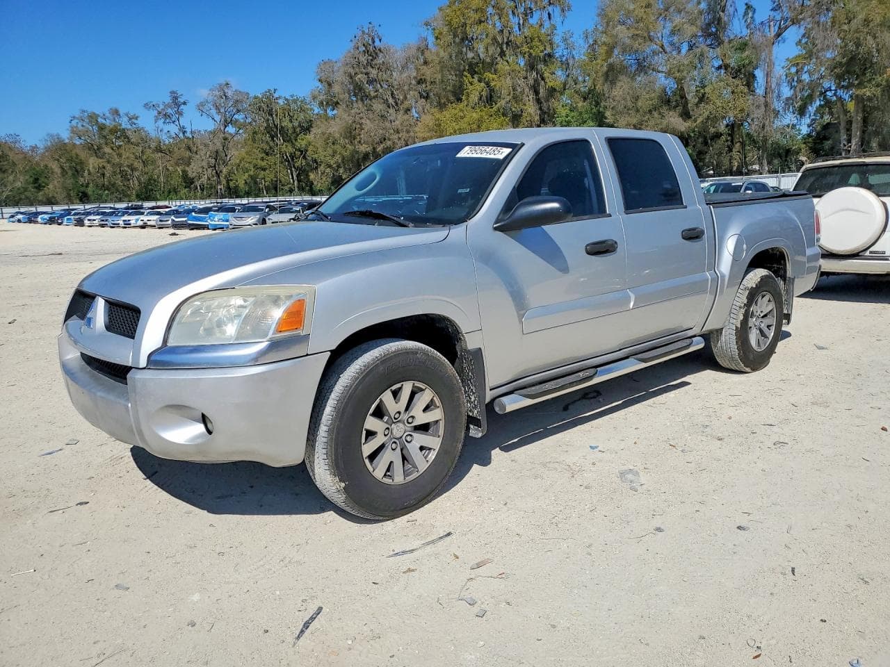 Mitsubishi Raider